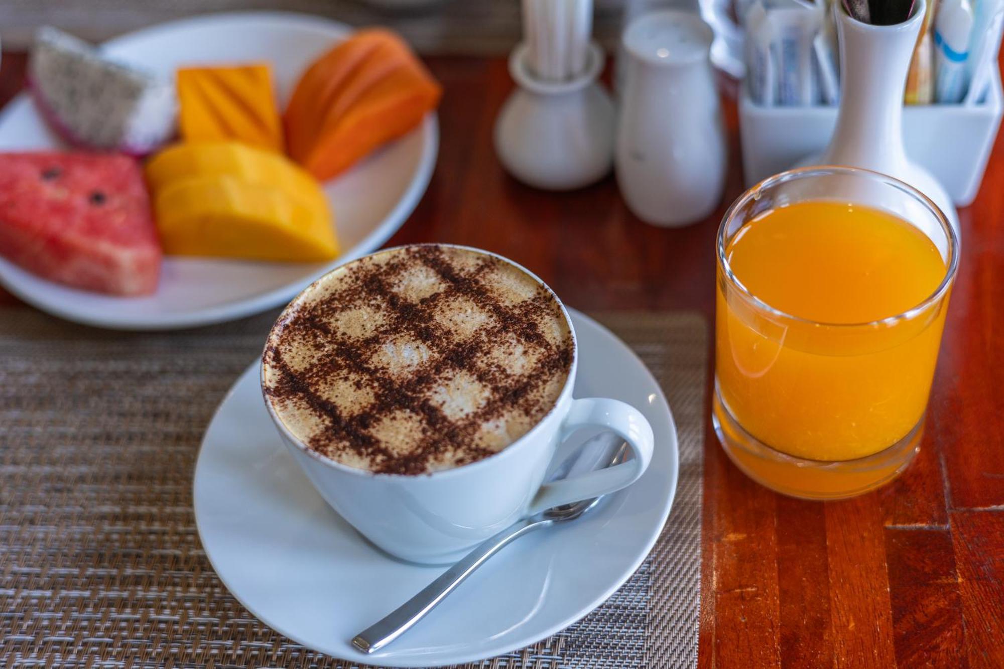 Two Seasons Khách sạn 5*
