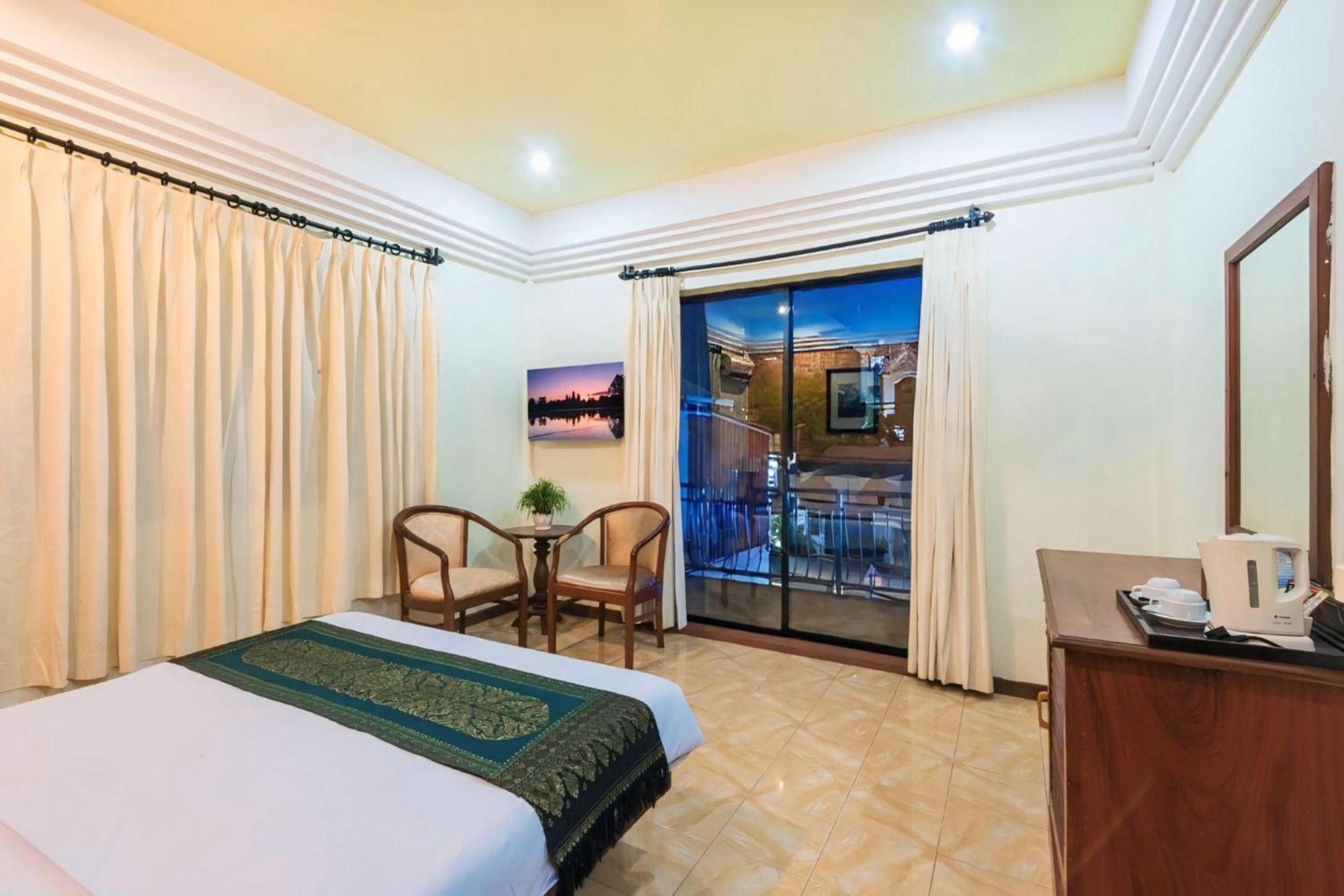 Vplus Hotel 3*