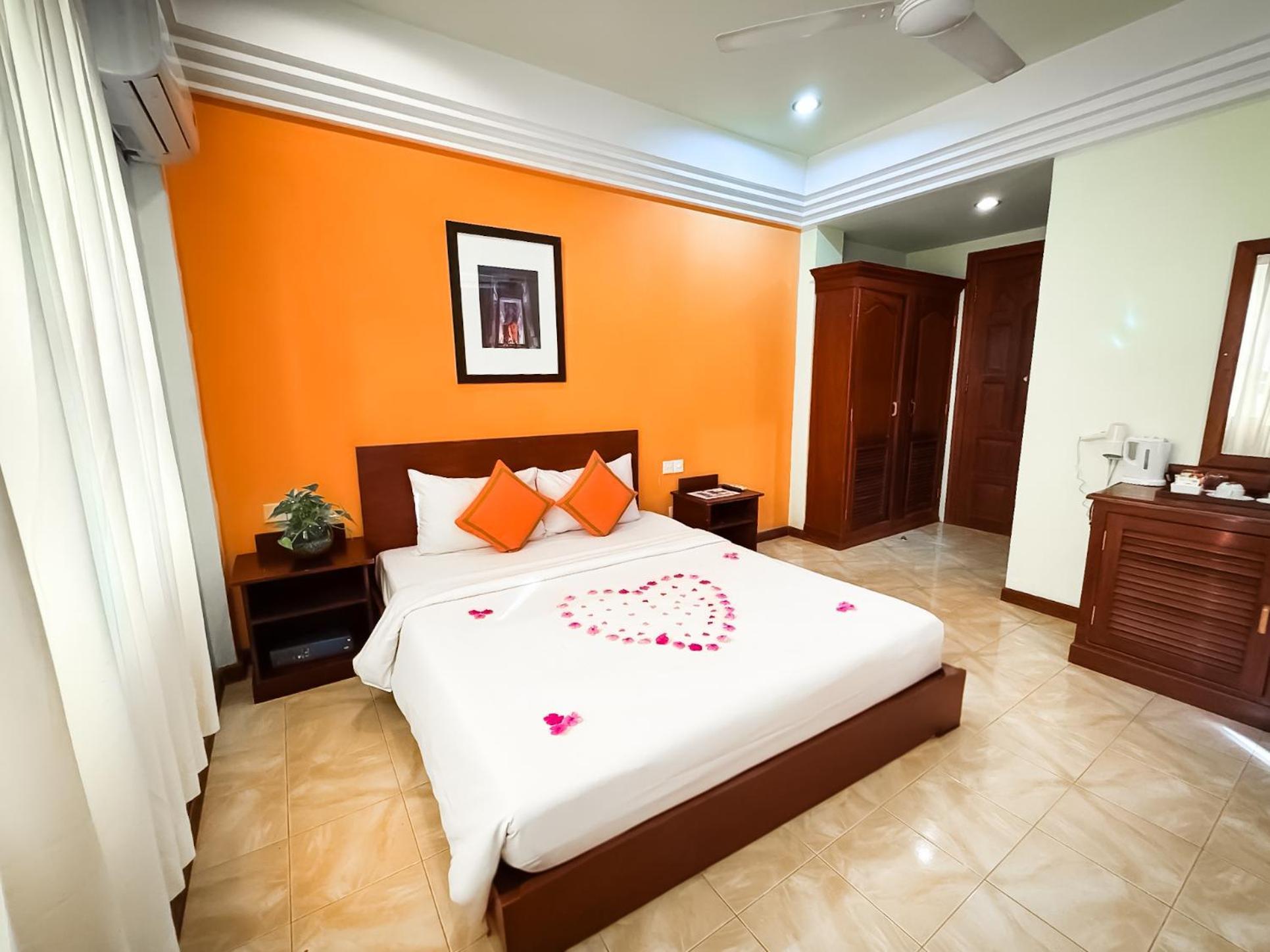 Vplus Hotel 3*