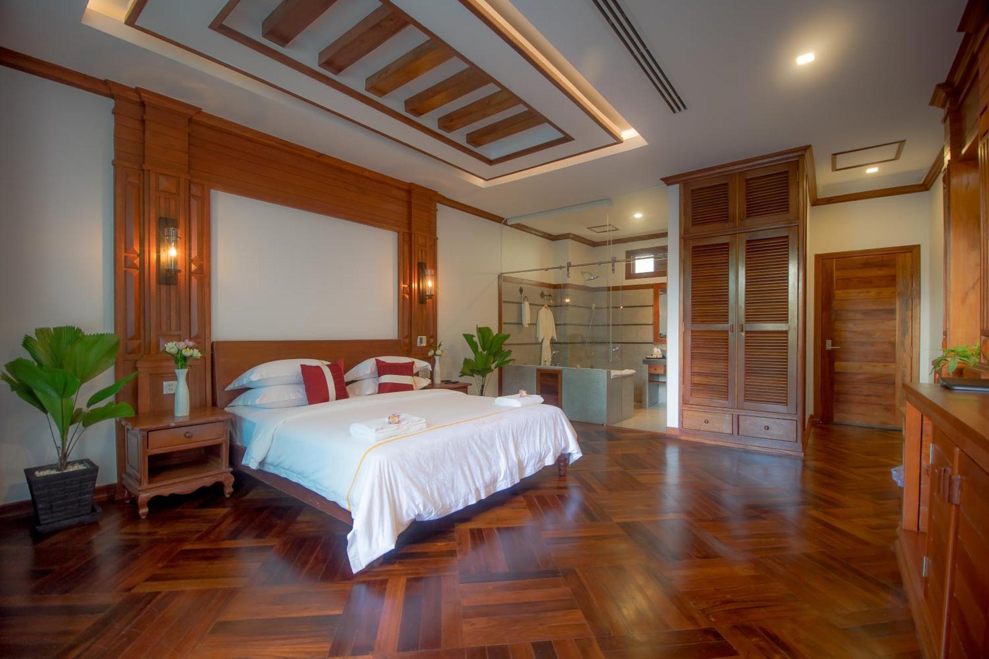 The Night Hotel 4*