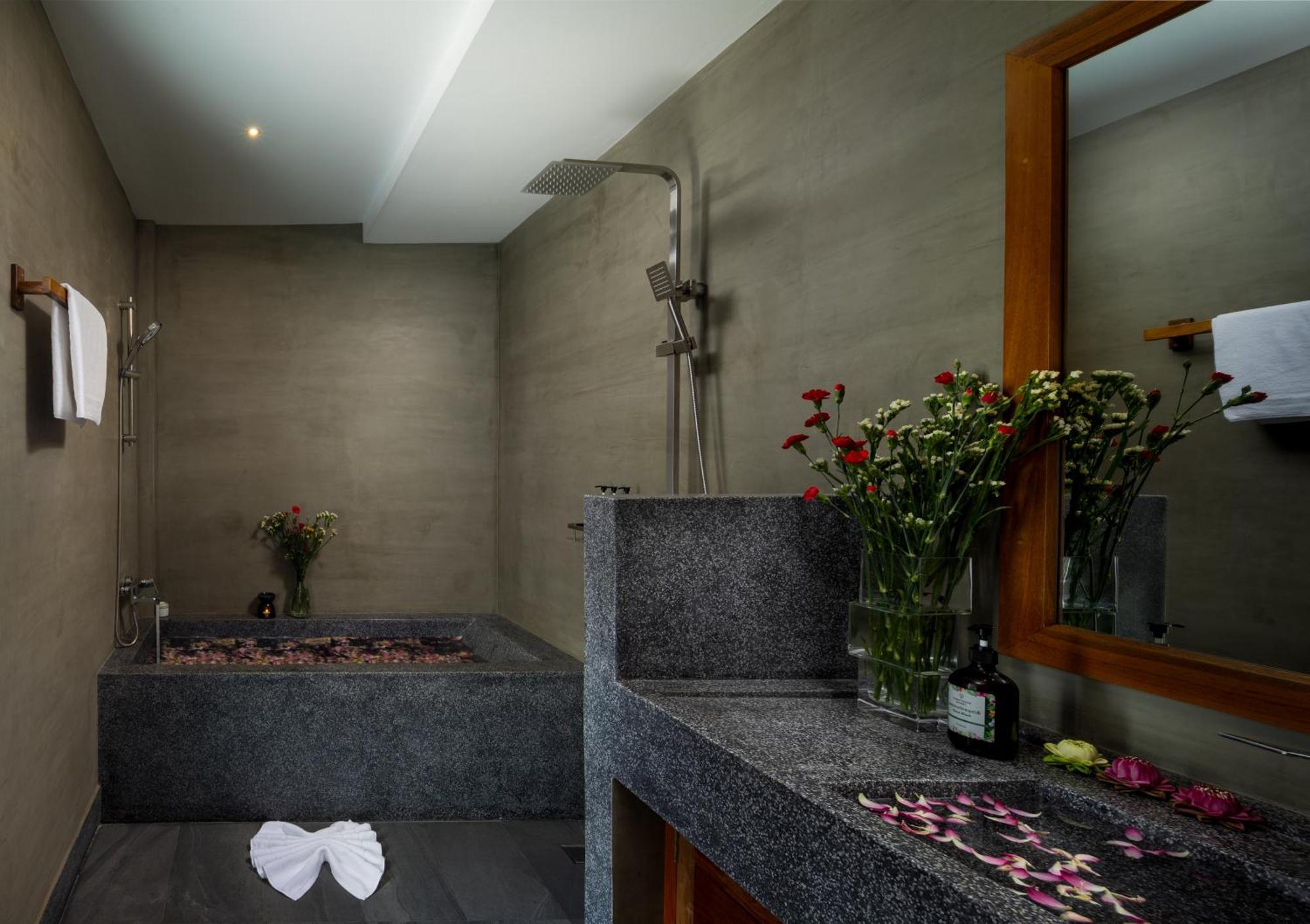 Hotel Khmer House 4*