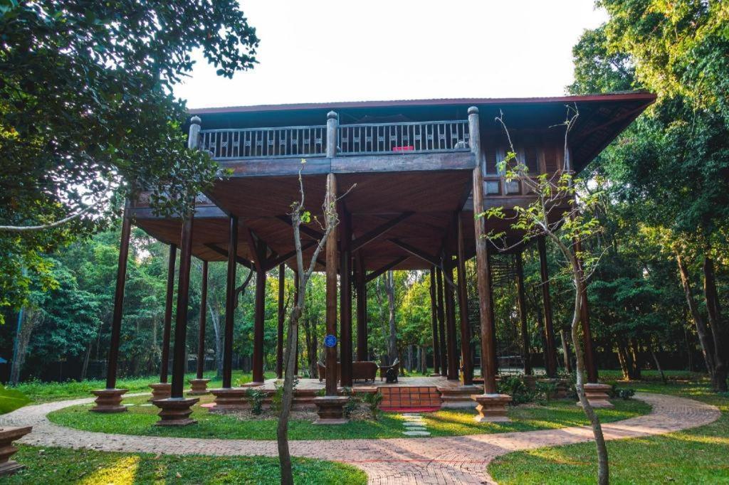 Angkor Village & Siem Reap