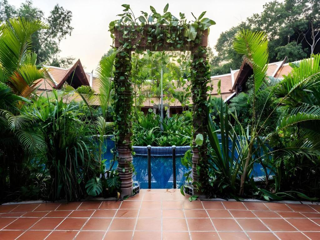 Resort Angkor Village &