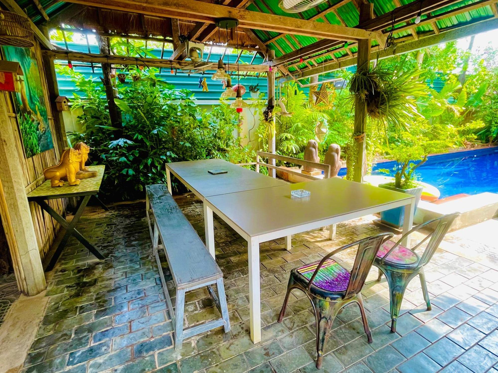 3 Monkeys Villa *