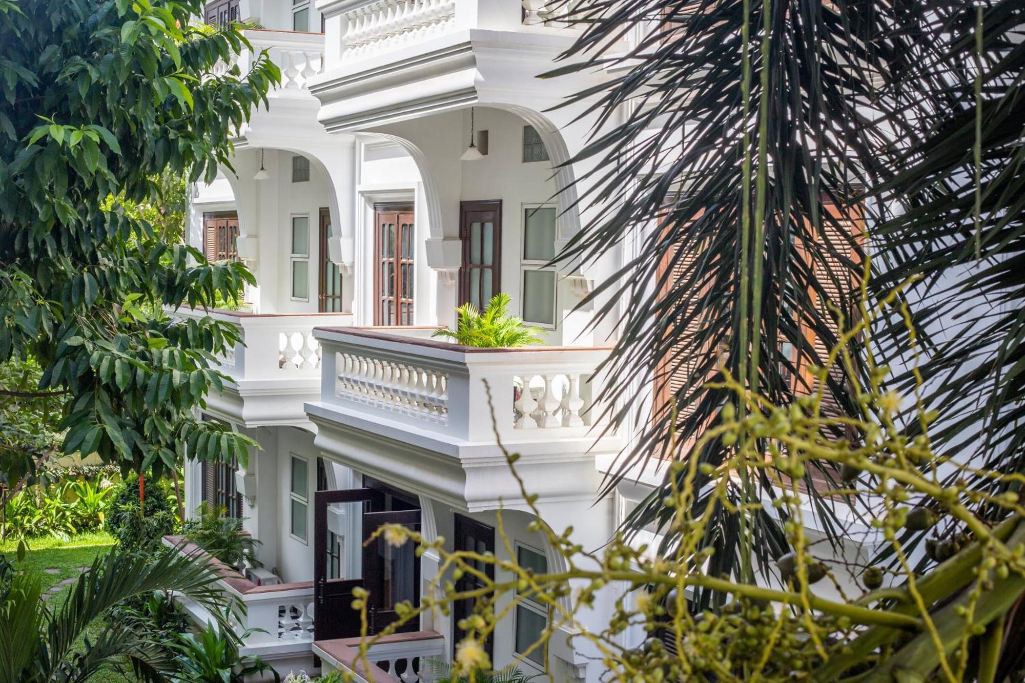 Chateau D'angkor La Hotel