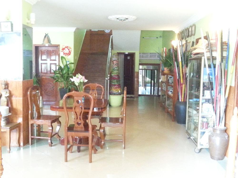 Ta Som & Tour Services 2*