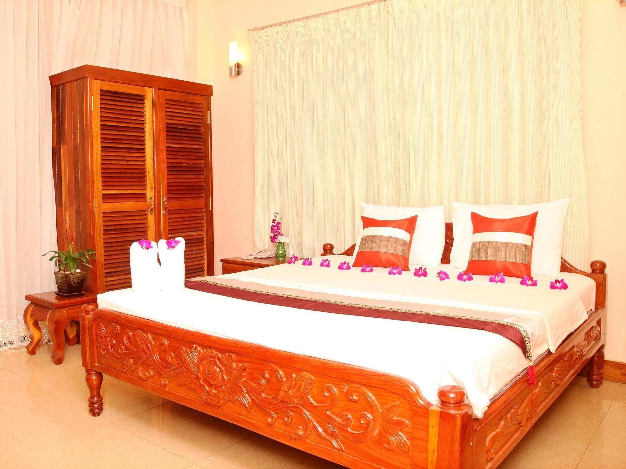 Emerald Hotel 3*