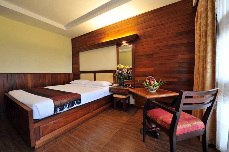 River Hotel 4*