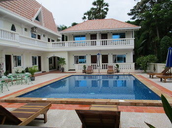 Hideaway Boutique 2*