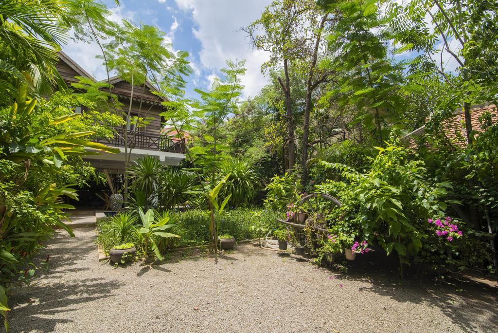 Enkosa 4-bedroom Wooden Luxury House Siem Reap