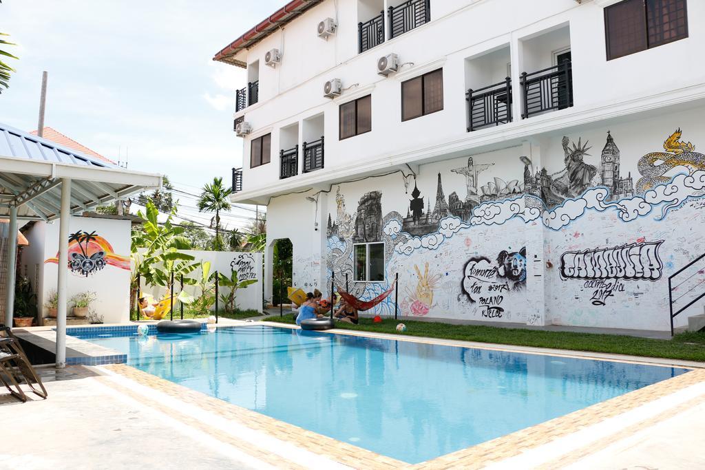 Hostel Pool Party *