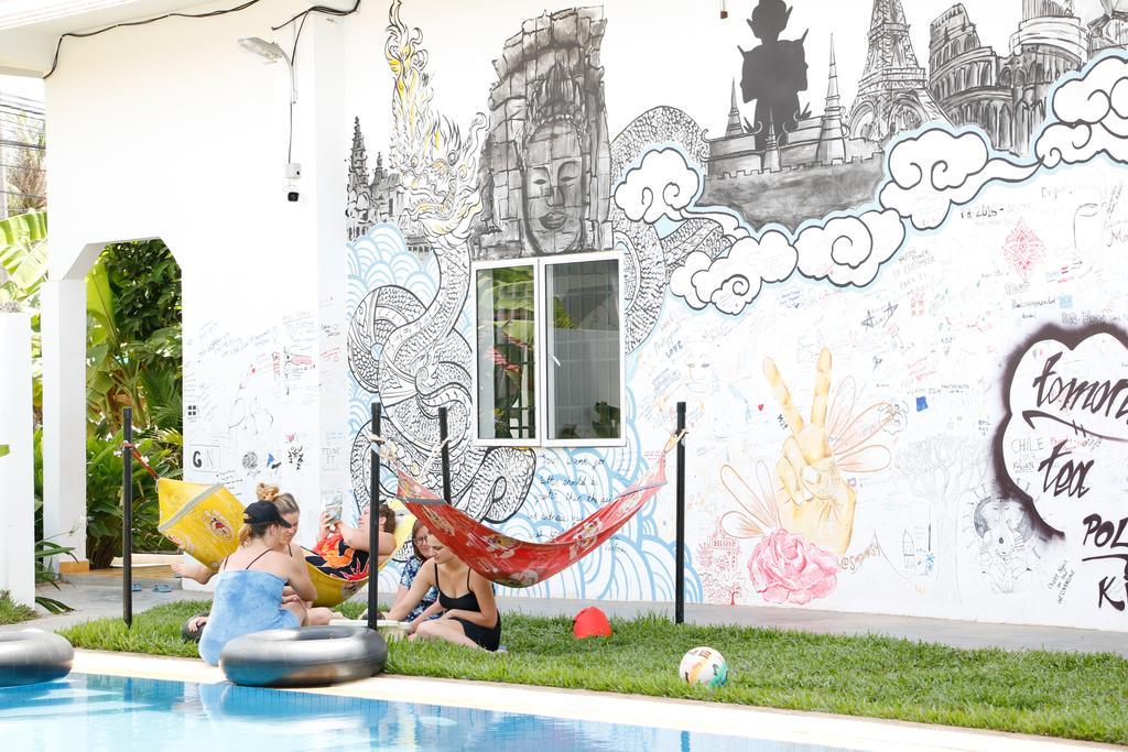 Hostel Pool Party Siem Reap