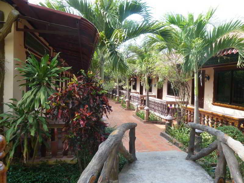 Lotus Hotel 2*