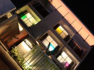 Hotel Men's &