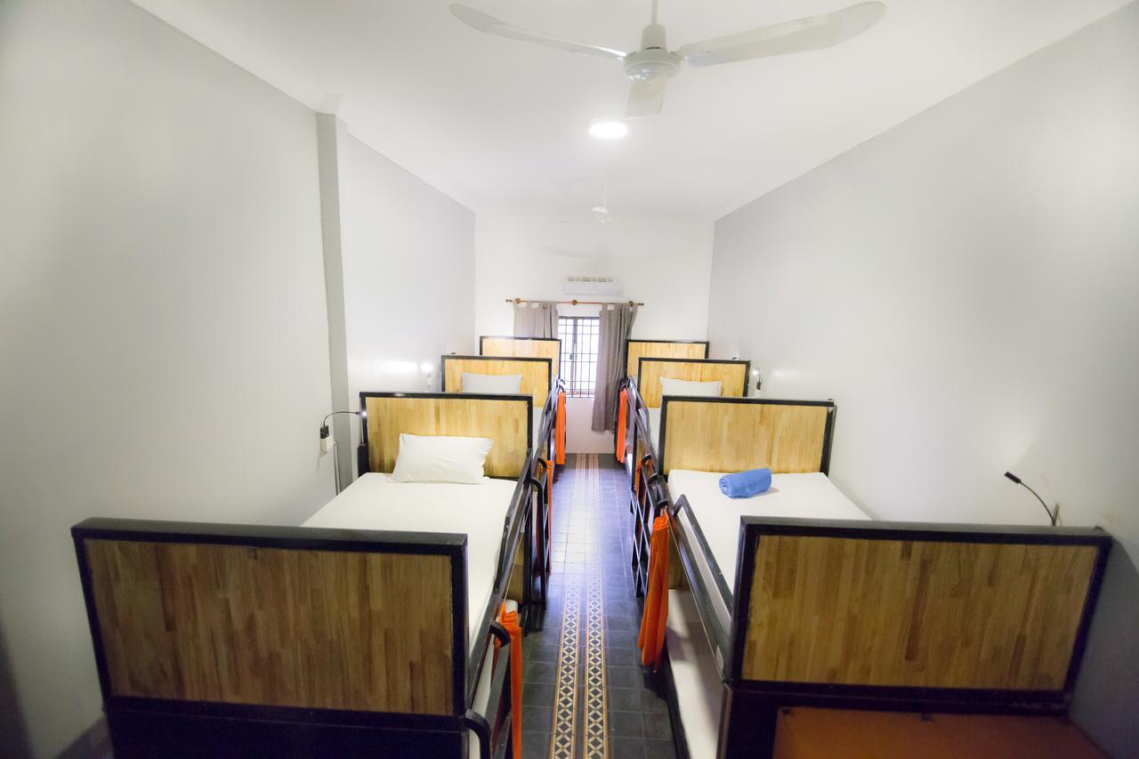 Pool Party Hostel *
