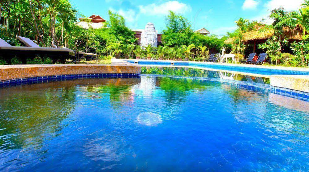 Lotus Hotel 2*