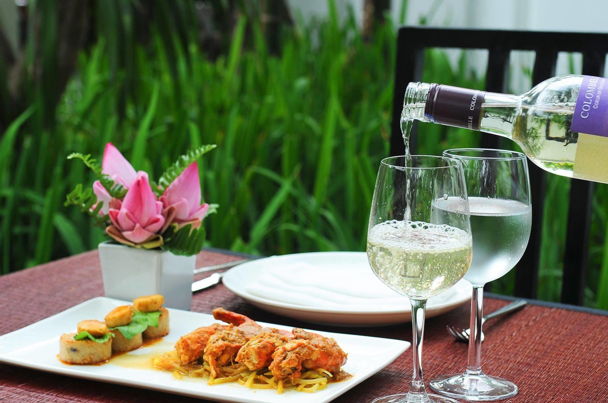 Neak Pean - Wooden House Hotel