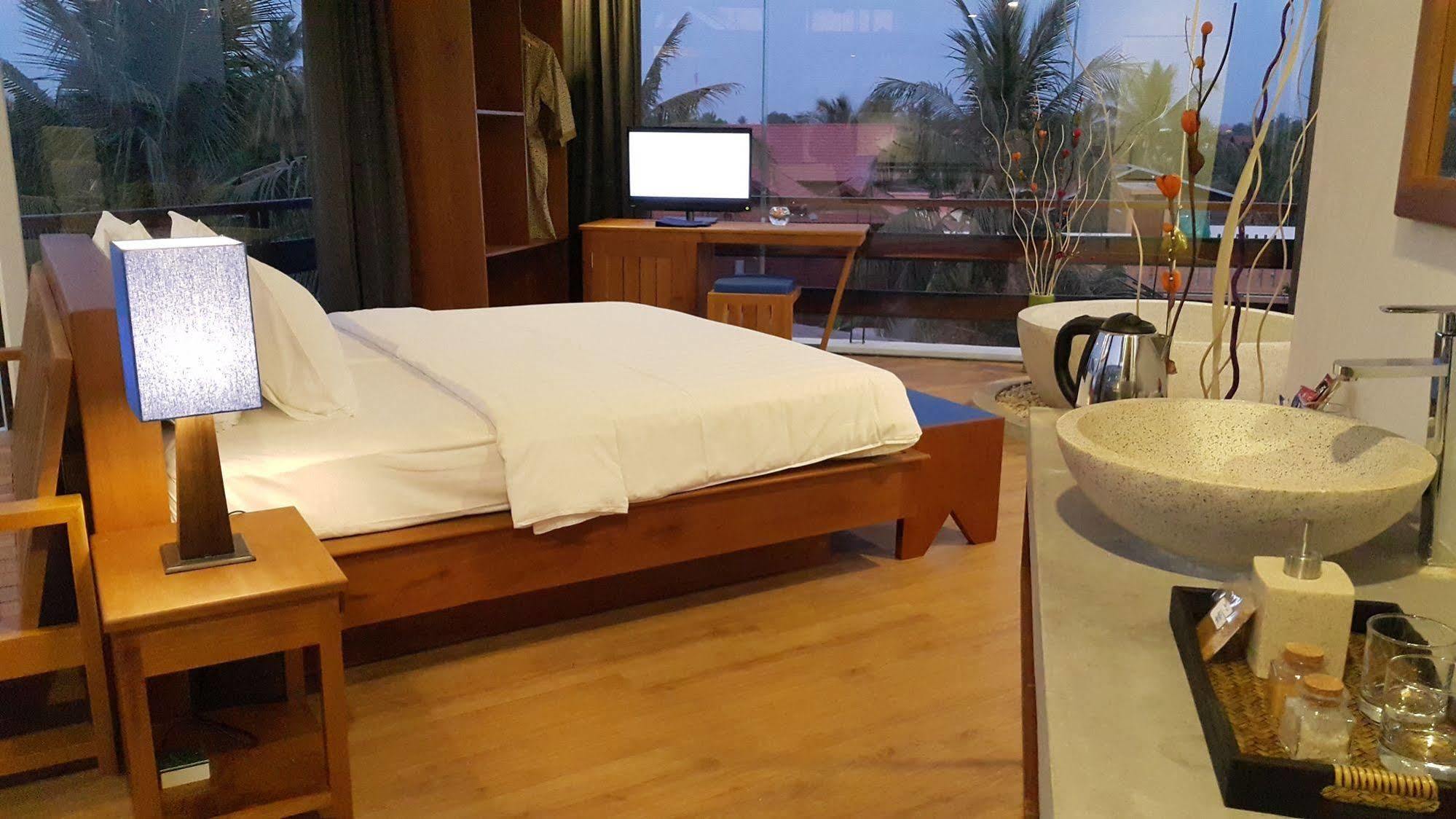 Hotel Chez Moi & 4*