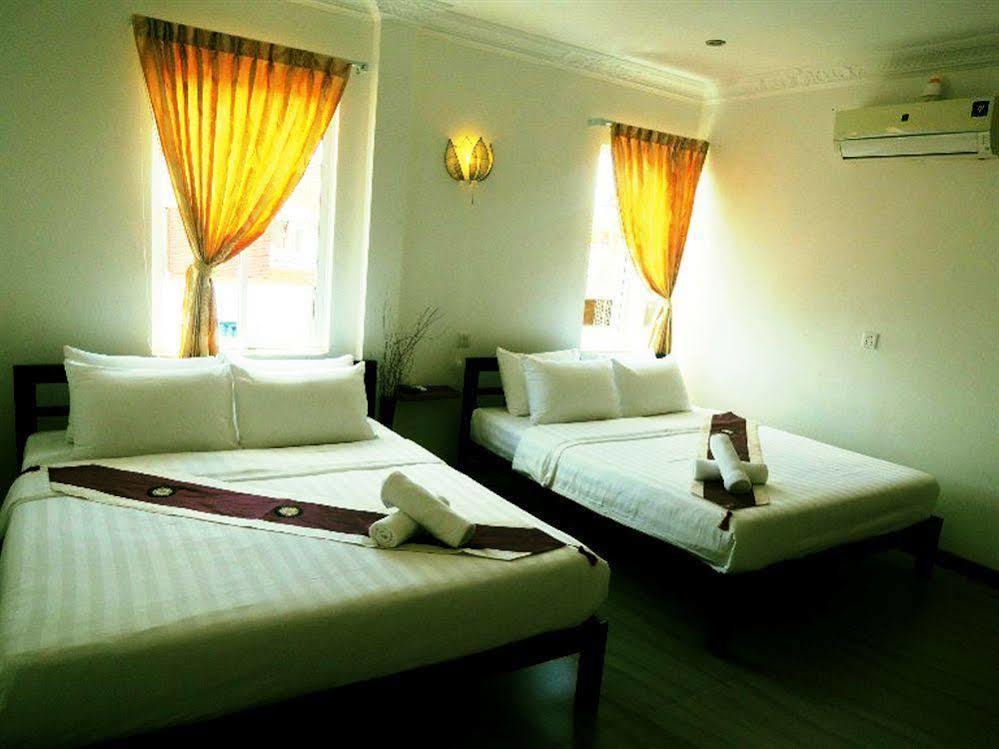 Um Theara, Khách sạn 3*