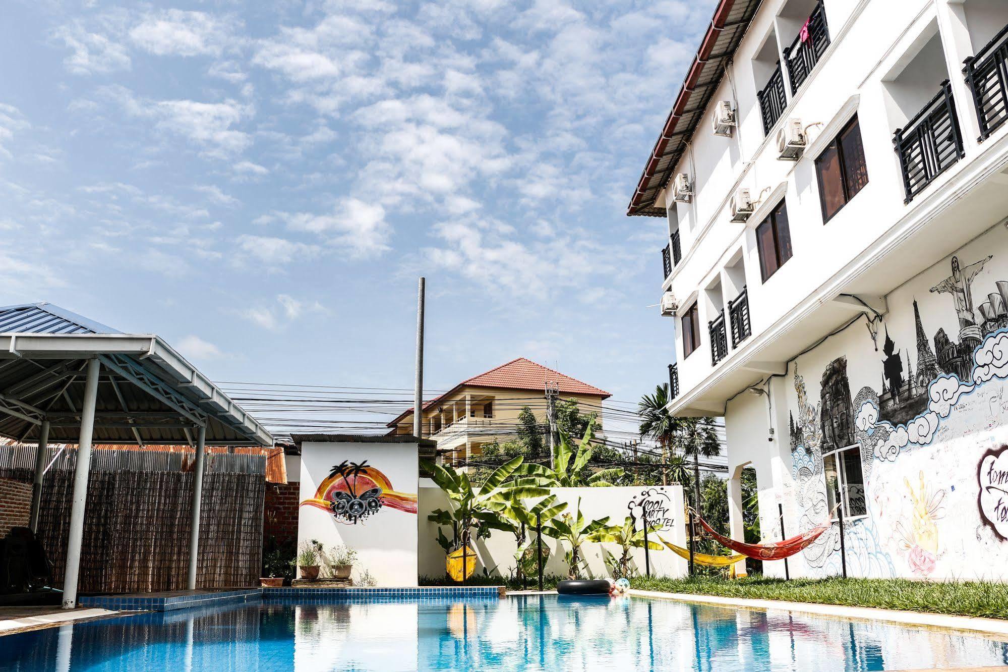 Pool Party Hostel *