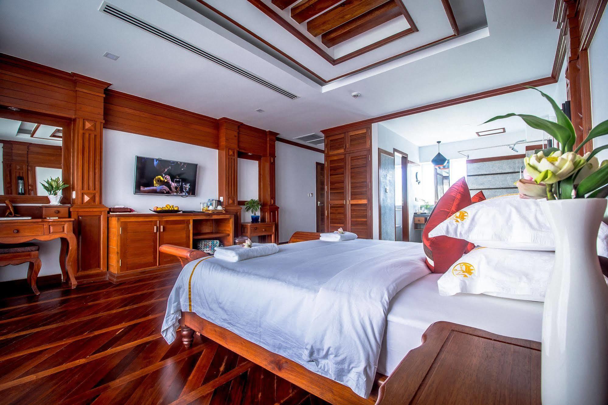The Night Hotel Hotel 4*