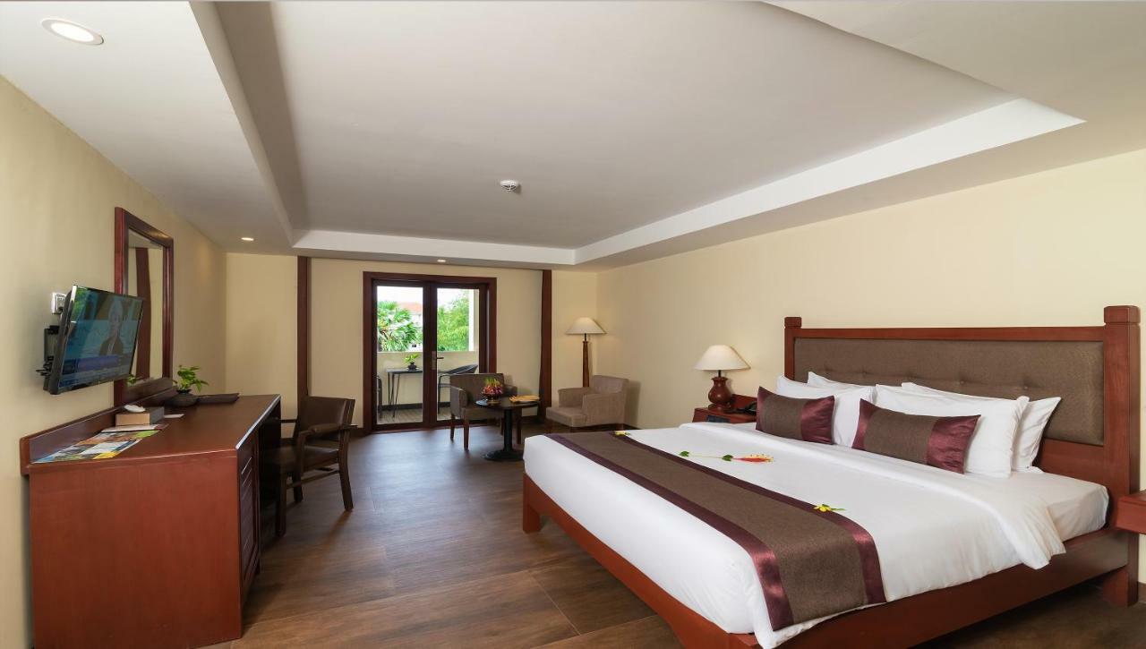 De La Renaissance Hotel