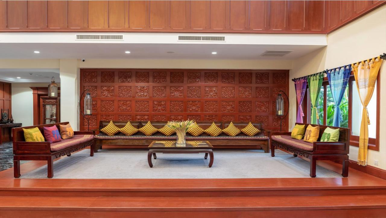 De La Renaissance Hotel 5*